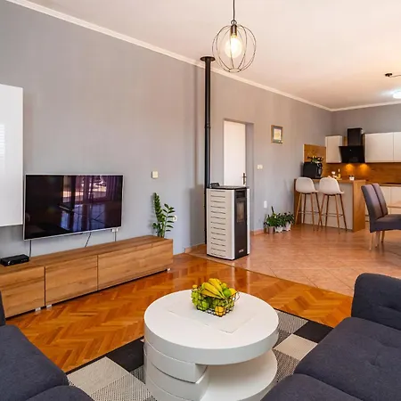 Three-bedroom In * זאדאר