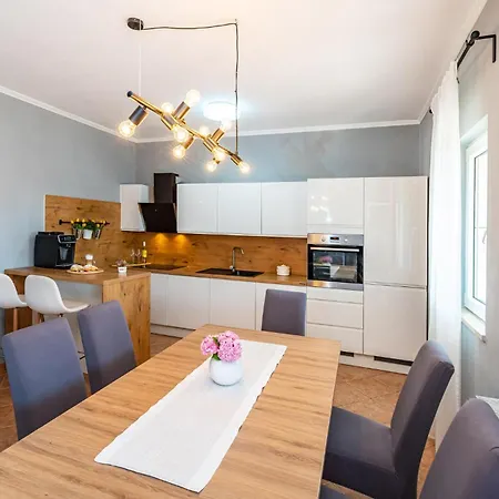 Three-bedroom In 扎达尔