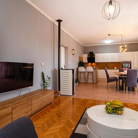 Three-bedroom In * זאדאר