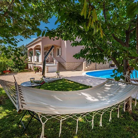Ferienhaus Three-bedroom In Murvica