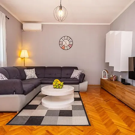 度假居 Three-bedroom In 扎达尔