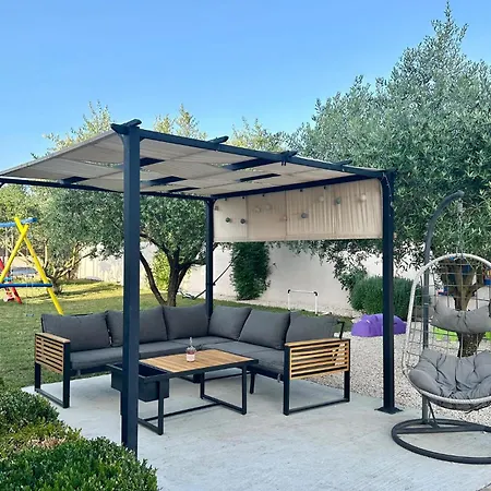 Three-bedroom In 度假居 *