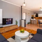 Three-bedroom In Murvica * Zára