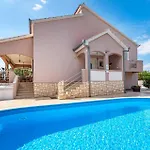 Prázdninový dům Three-bedroom In Murvica Zadar