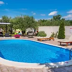Three-bedroom In Murvica