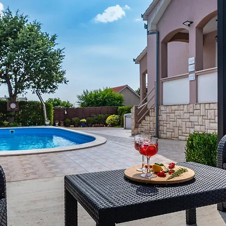 Three-bedroom In Murvica *