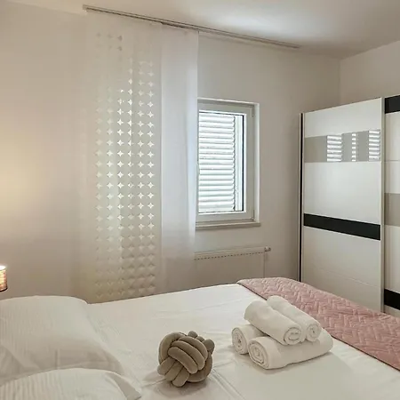 Three-bedroom In Holiday home